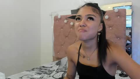 Snapshot of alaia2_ chatting on May 16, 1:10 pm Alaia2 online show from May 16, 1:10 pm