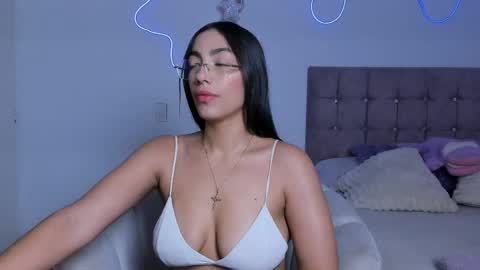 Alaia Alegria online show from May 3, 10:16 pm