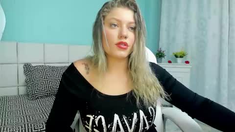 Snapshot of alaia_greyy chatting on October 14, 7:58 pm Alaia online show from October 14, 7:58 pm