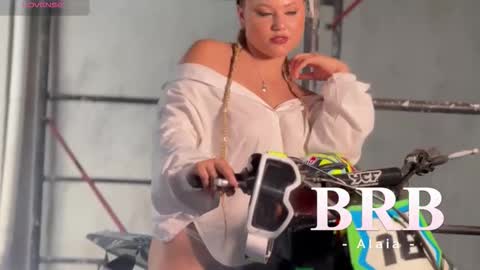 Snapshot of alaia_greyy chatting on October 22, 12:38 pm Alaia online show from October 22, 12:38 pm