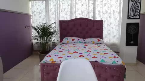 Alaia Skater online show from December 22, 7:22 pm