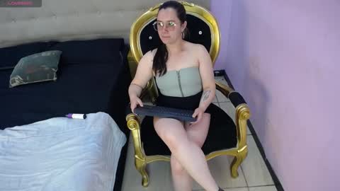 Alaiia    online show from December 13, 8:04 pm