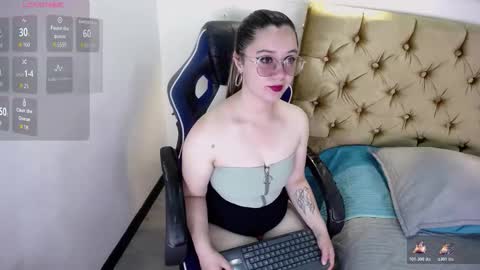 Alaiia    online show from December 19, 7:10 pm