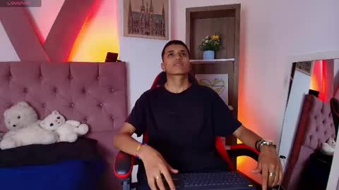 Snapshot of alan_colthon chatting on April 14, 2:39 am alan_colthon online show from April 14, 2:39 am