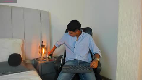 Snapshot of alan_colthon chatting on April 15, 3:02 am alan_colthon online show from April 15, 3:02 am