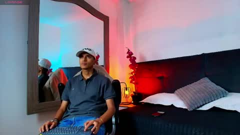 Snapshot of alan_colthon chatting on April 17, 2:25 am alan_colthon online show from April 17, 2:25 am