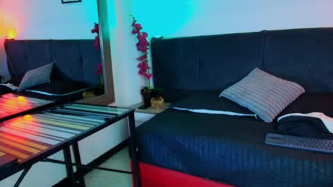 Snapshot of alan_colthon chatting on April 24, 2:47 am alan_colthon online show from April 24, 2:47 am
