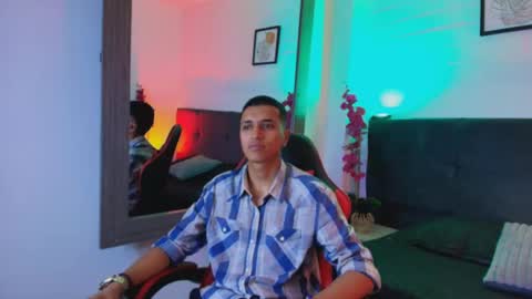 Snapshot of alan_colthon chatting on May 2, 3:11 am alan_colthon online show from May 2, 3:11 am