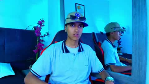 Snapshot of alan_colthon chatting on May 12, 3:36 am alan_colthon online show from May 12, 3:36 am