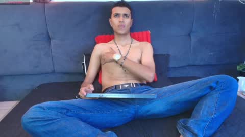 Snapshot of alan_colthon chatting on May 24, 3:22 am alan_colthon online show from May 24, 3:22 am