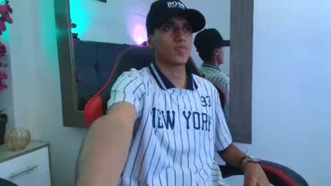 Snapshot of alan_colthon chatting on June 9, 3:18 am alan_colthon online show from June 9, 3:18 am