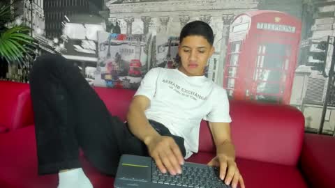 Snapshot of alan_santhos chatting on December 16, 11:50 pm ---Alan--- online show from December 16, 11:50 pm