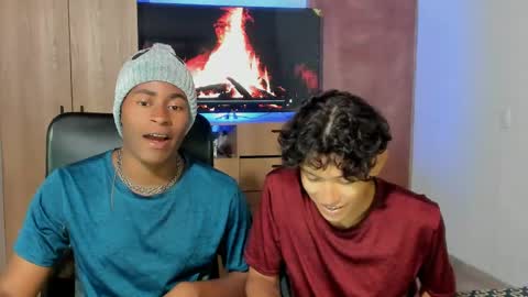 Snapshot of alan_scot chatting on May 13, 3:26 am Alan and Criss - WE JUST FRIENDS WITH BENEFITS BOTH VERS online show from May 13, 3:26 am