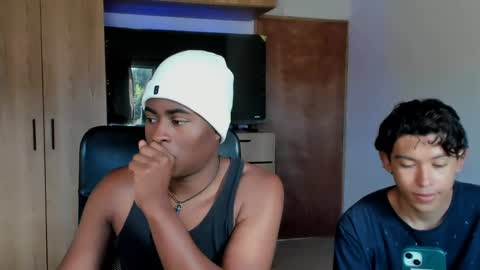 Snapshot of alan_scot chatting on May 31, 2:46 pm Alan and Criss - WE JUST FRIENDS WITH BENEFITS BOTH VERS online show from May 31, 2:46 pm