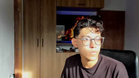 Snapshot of alan_scot chatting on June 15, 12:29 pm Alan and Criss - WE JUST FRIENDS WITH BENEFITS BOTH VERS online show from June 15, 12:29 pm