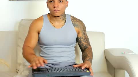 alan_vitori online show from April 15, 12:39 am