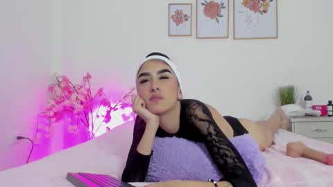 alana  online show from October 24, 3:25 am