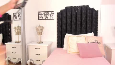 Snapshot of alana_2916 chatting on February 6, 7:18 pm alana_2916 online show from February 6, 7:18 pm