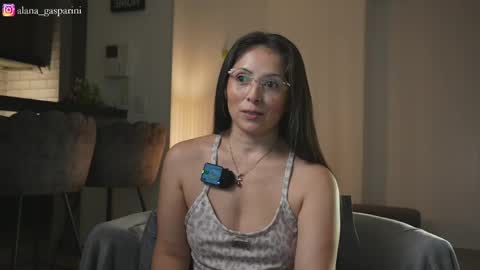 Snapshot of alana_gasparani chatting on April 5, 4:20 am Alana Gasparini online show from April 5, 4:20 am