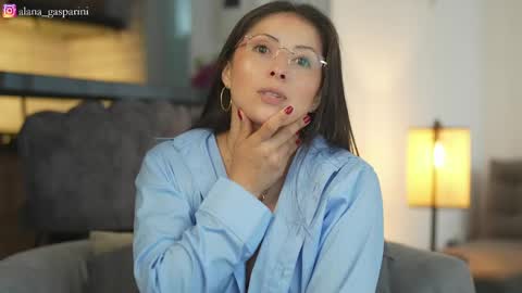 Snapshot of alana_gasparani chatting on May 2, 8:03 pm Alana Gasparini online show from May 2, 8:03 pm