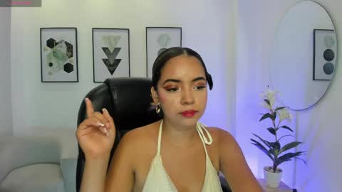 Snapshot of alana_martiins chatting on April 9, 8:36 pm alana online show from April 9, 8:36 pm