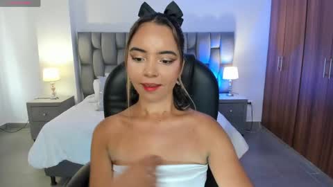 Snapshot of alana_martiins chatting on April 15, 7:32 pm alana online show from April 15, 7:32 pm