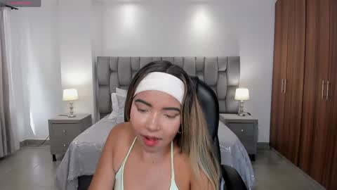 Snapshot of alana_martiins chatting on April 18, 8:09 pm alana online show from April 18, 8:09 pm
