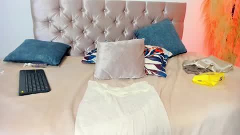 Snapshot of alana_vega69 chatting on October 24, 2:35 pm alana_vega69 online show from October 24, 2:35 pm