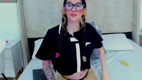 Alana Vera  online show from June 4, 7:20 pm