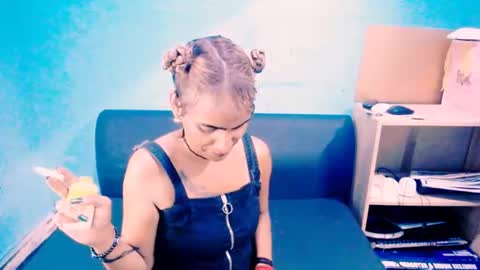 alanadelray online show from February 28, 8:09 am