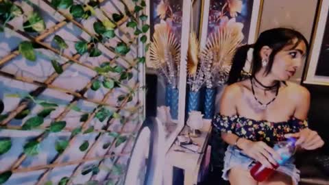 alanadelray online show from October 24, 8:00 am