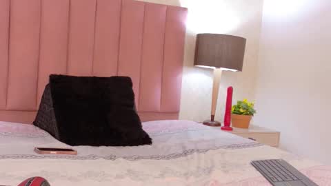 alana online show from March 28, 7:35 pm