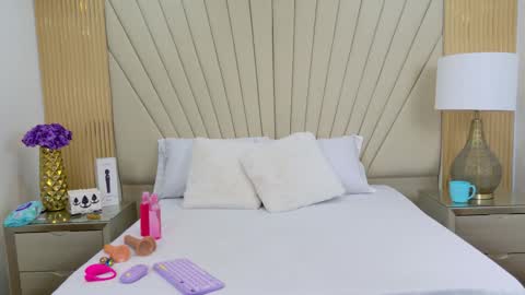 Snapshot of alanah_grey chatting on September 22, 11:56 am Alanah Bustamante online show from September 22, 11:56 am