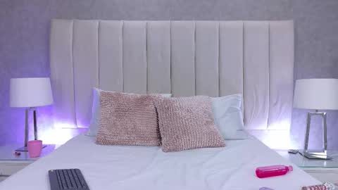 Snapshot of alanah_grey chatting on October 10, 8:41 pm Alanah Bustamante online show from October 10, 8:41 pm