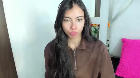 Snapshot of alanahott_ chatting on February 10, 4:05 am Alana hot online show from February 10, 4:05 am