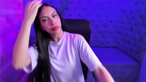 Snapshot of alanahott_ chatting on February 18, 3:35 am Alana hot online show from February 18, 3:35 am