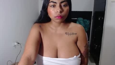 Snapshot of alanajonees chatting on December 24, 1:16 am alanajonees online show from December 24, 1:16 am