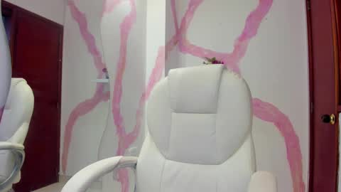 Snapshot of alanaryyderr chatting on December 4, 2:26 pm Alana Ryder online show from December 4, 2:26 pm