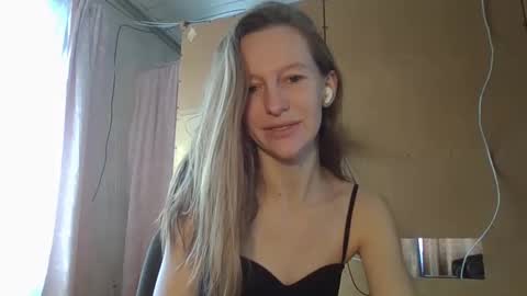 Snapshot of alane26 chatting on February 24, 11:54 am Elisa online show from February 24, 11:54 am