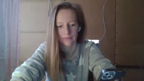 Snapshot of alane26 chatting on March 3, 11:44 am Elisa online show from March 3, 11:44 am