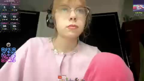 Snapshot of alanehadaller chatting on October 5, 1:20 pm Stella online show from October 5, 1:20 pm