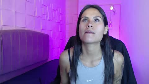 Snapshot of alanis_22 chatting on April 2, 3:31 pm alanis online show from April 2, 3:31 pm