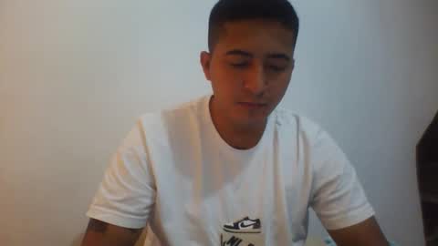 alanj998 online show from May 16, 3:33 pm
