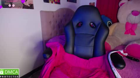 Snapshot of alanna_brunette chatting on October 7, 12:30 am lanna online show from October 7, 12:30 am