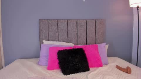 Snapshot of alannajones01 chatting on February 10, 11:58 am Alanna online show from February 10, 11:58 am