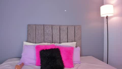 Snapshot of alannajones01 chatting on February 12, 12:11 pm Alanna online show from February 12, 12:11 pm