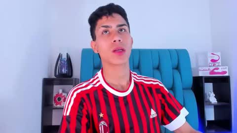 Snapshot of alannaughty_ chatting on January 15, 3:33 am alannaughty_ online show from January 15, 3:33 am