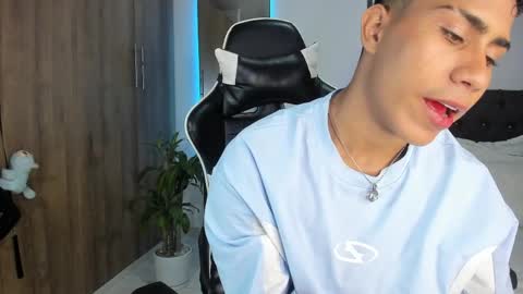 alannaughty_ online show from May 11, 10:29 pm