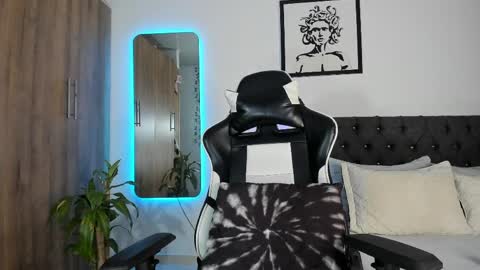 alannaughty_ online show from May 14, 2:40 am
