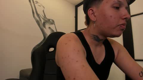 alanred_ online show from September 11, 4:56 am